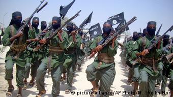 Somalia al-Shabaab Kämpfer (picture alliance/AP Photo/M. Sheikh Nor)